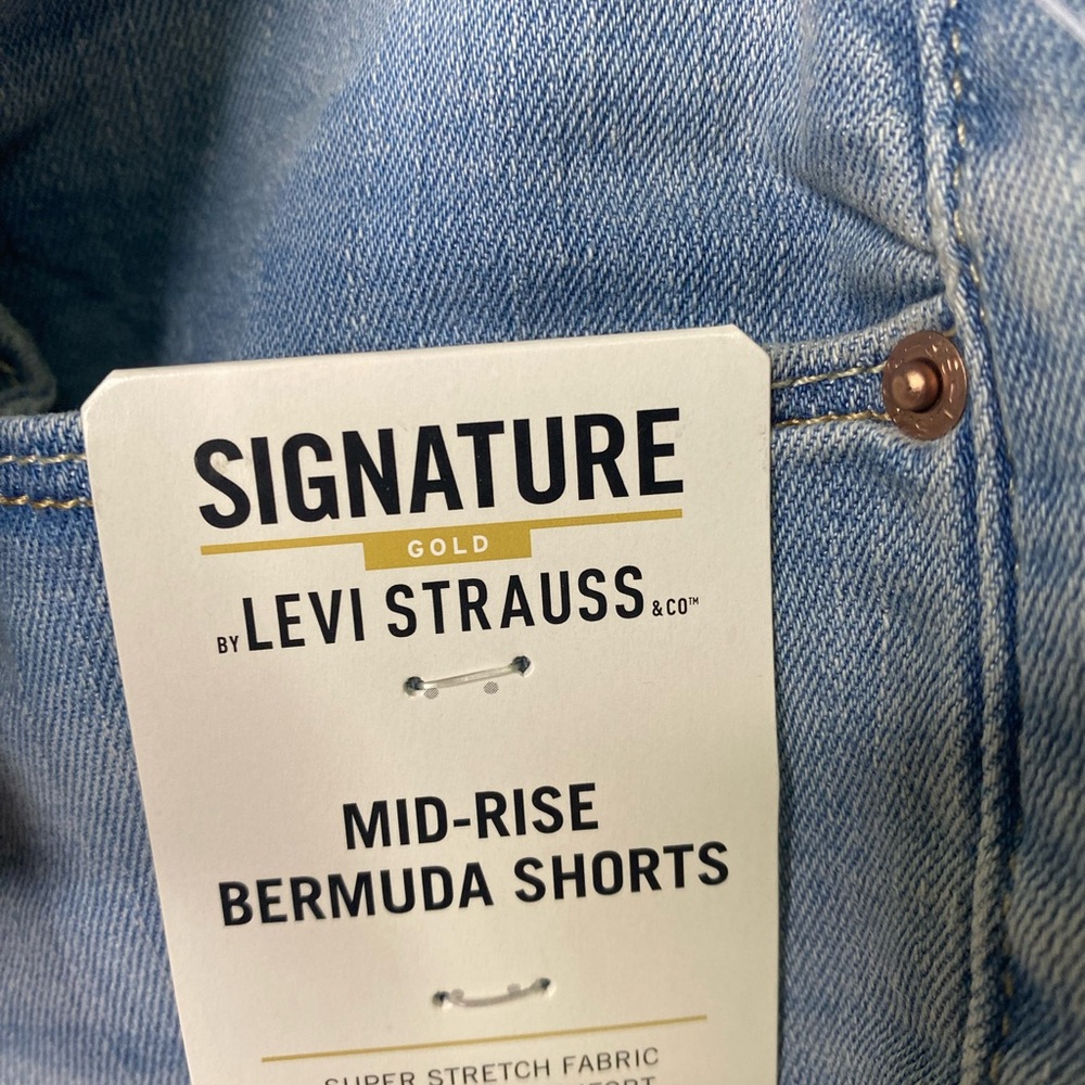 NWT Short jeans, Levis streuss light blue color 12/31 - Picture 5 of 7